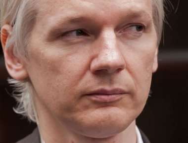 Ο Julian Assange πήρε πίσω την υπόσχεσή του να παραδοθεί αν μειωθεί η ποινή της Τσέλσι Μάνινγκ